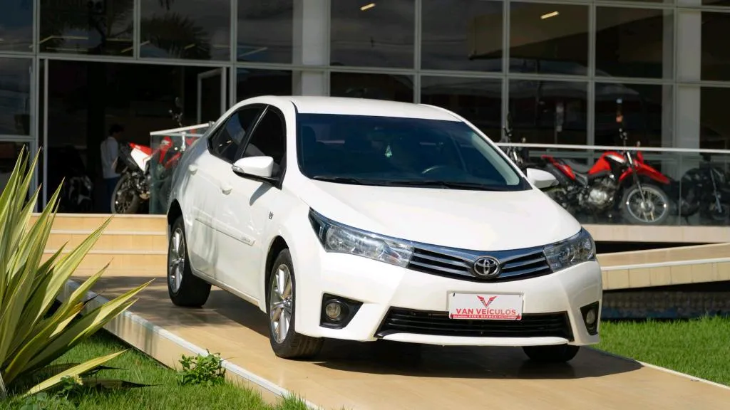 Toyota Corolla 2015 branco