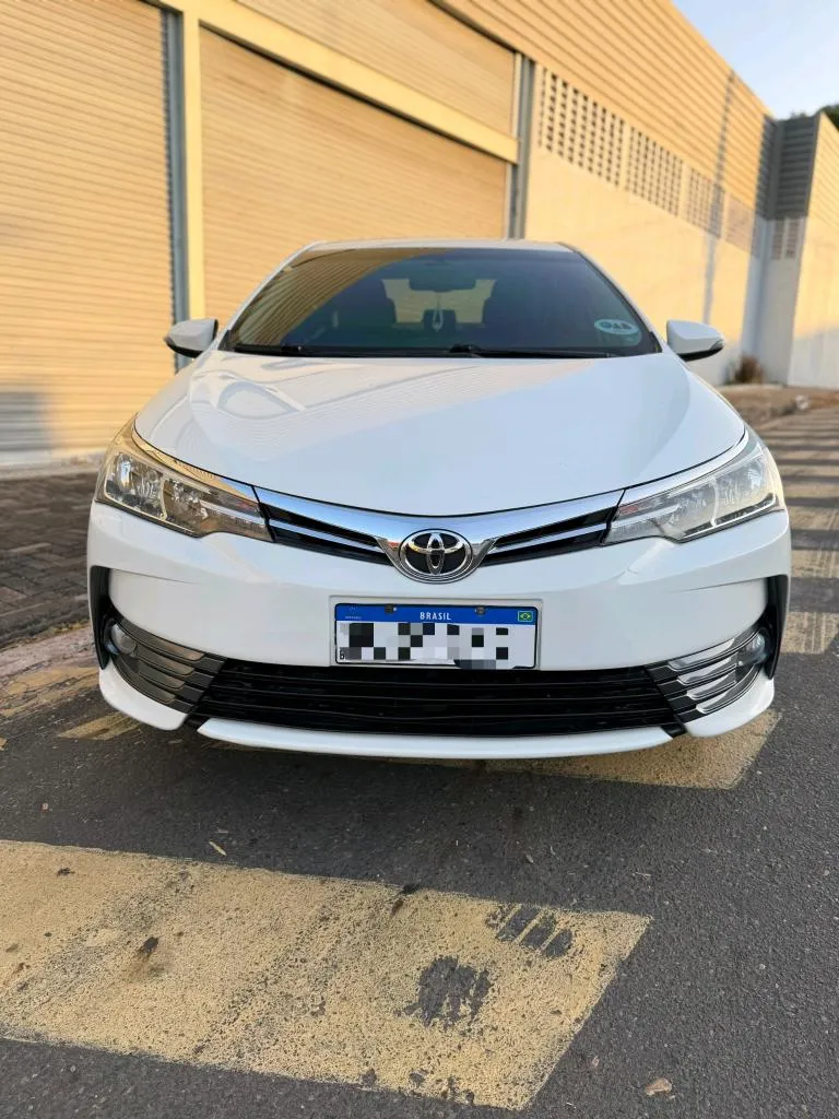 Toyota Corolla 2018 branco
