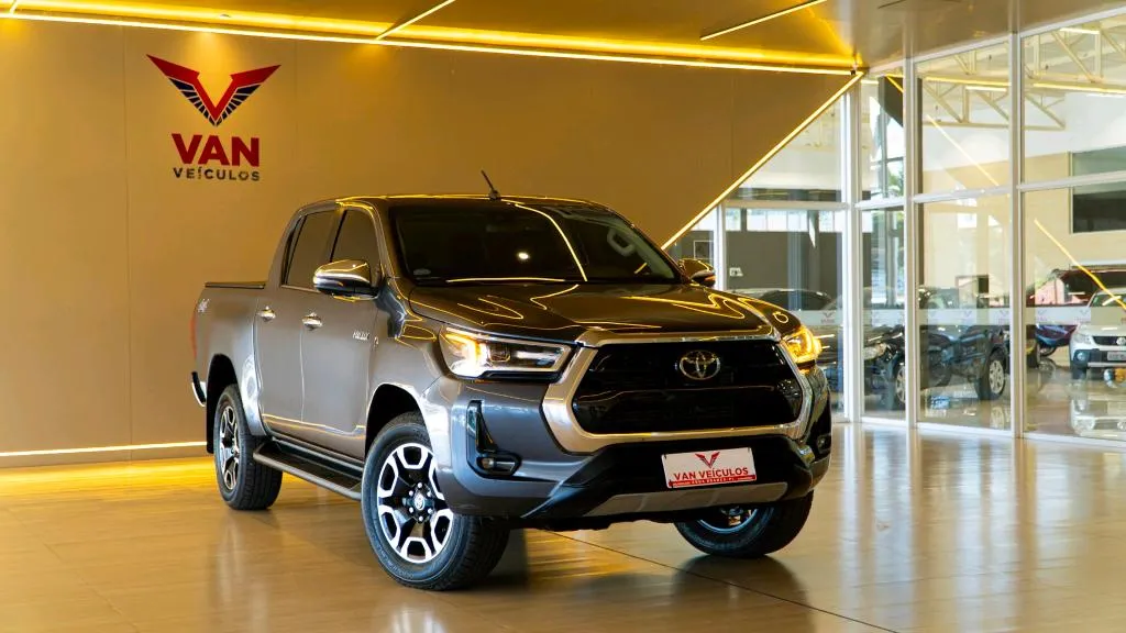 Toyota Hilux 2025 cinza